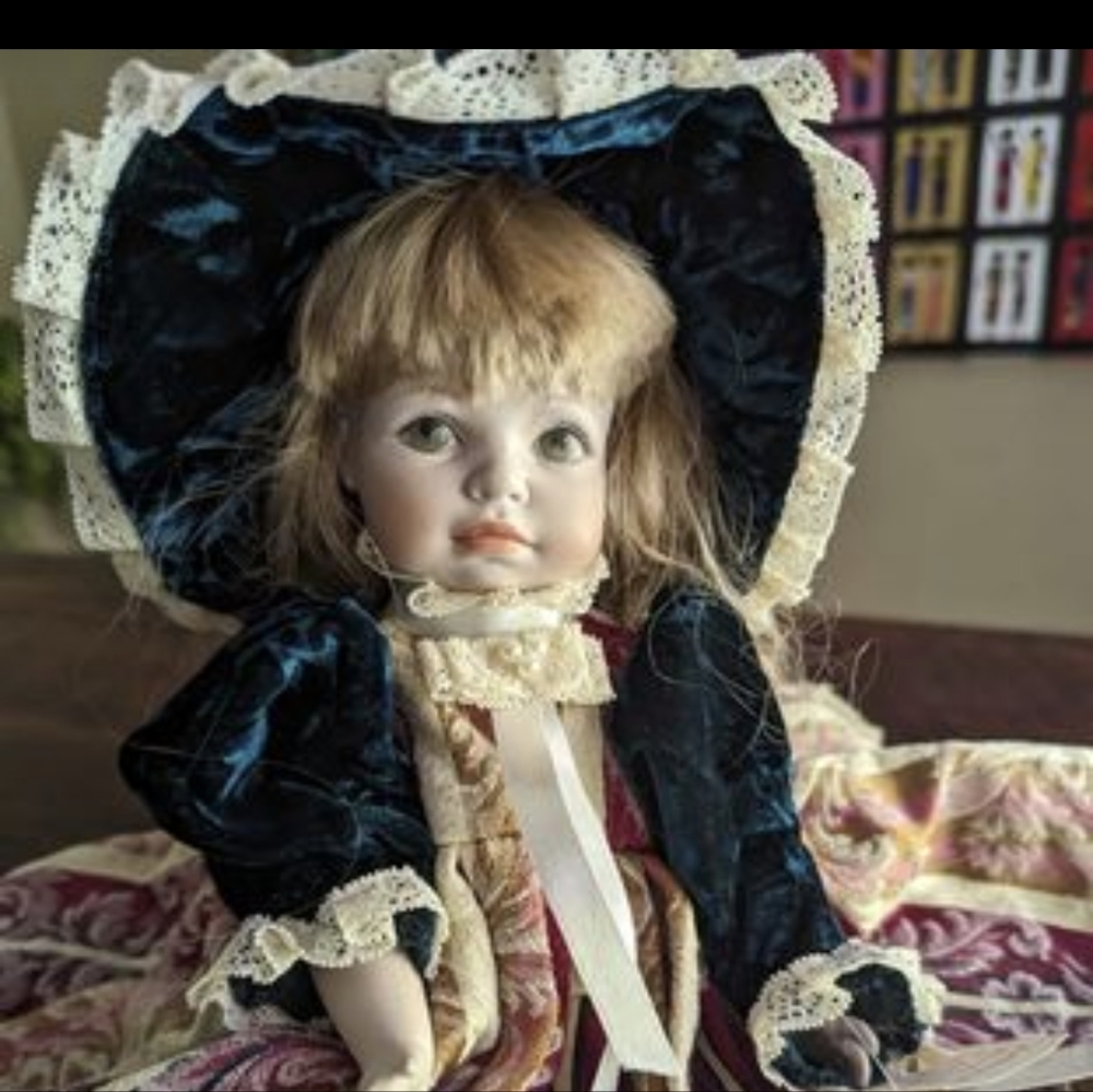 Limited Edition Le Bambole di Arianna Porcelain Doll  Made in Italy - Picture 6 of 6
